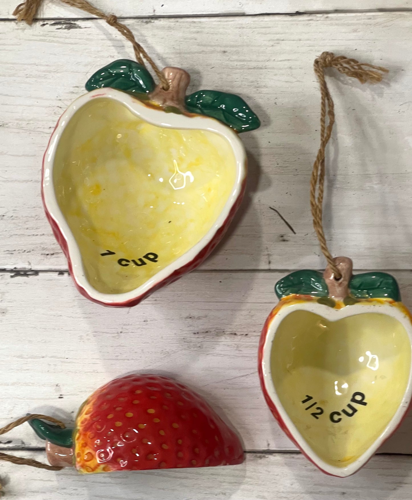 Vintage Strawberry Measuring Cup Set