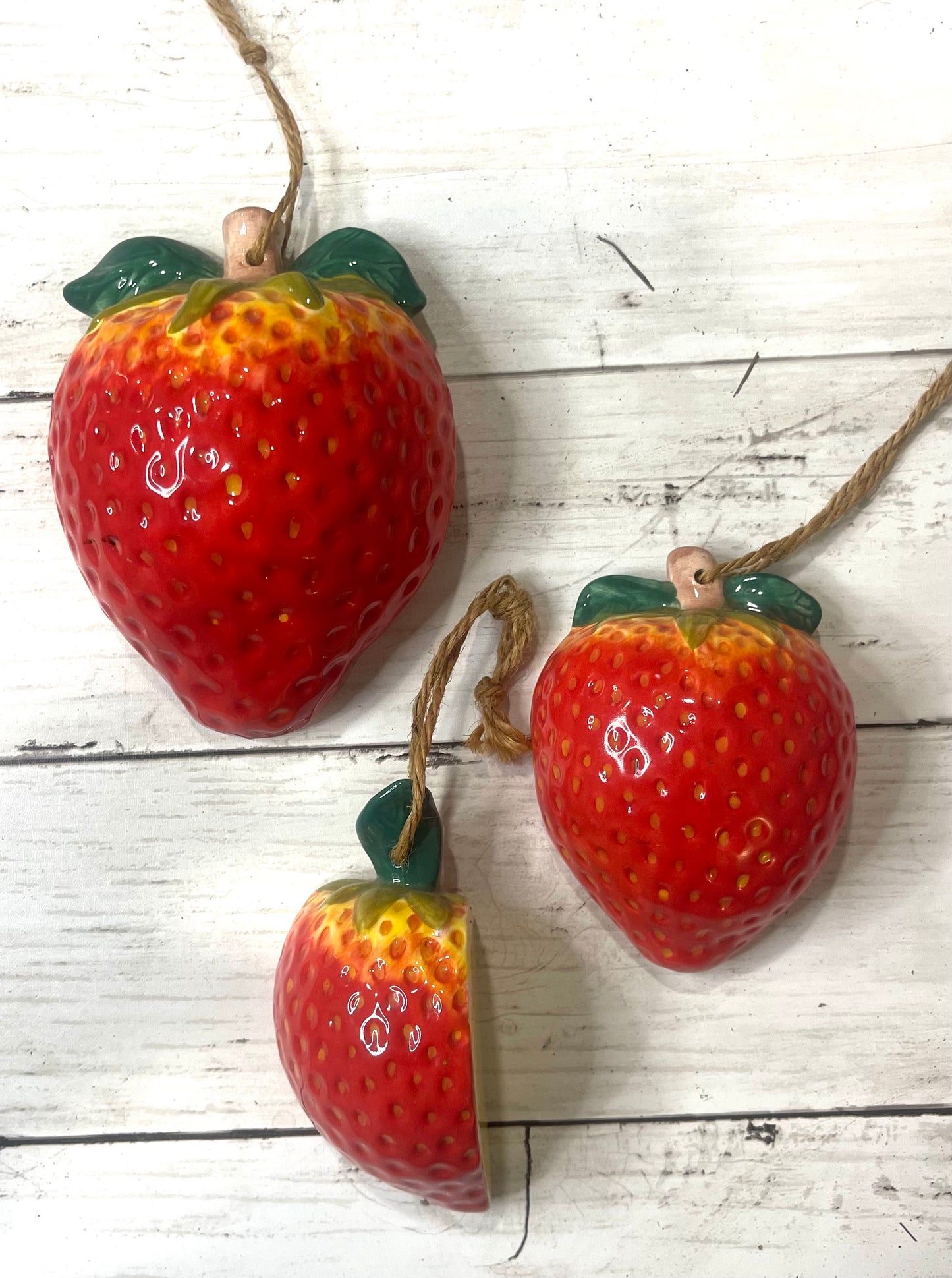 Vintage Strawberry Measuring Cup Set
