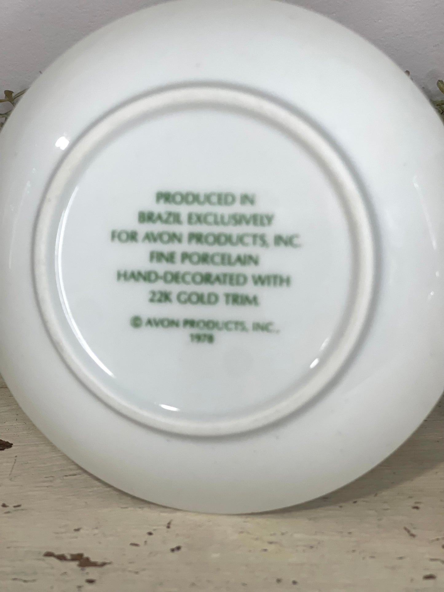 Avon Cups & Saucers Set