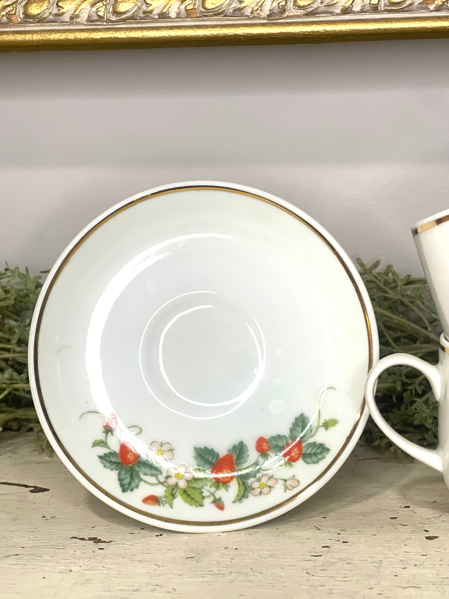 Avon Cups & Saucers Set